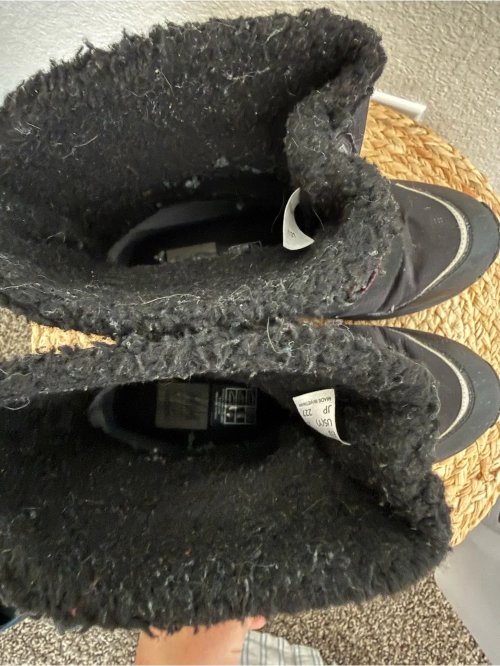 Helly Hansen Kids Black Insulated Snow Boots with Faux-Fur Cuff Size 4